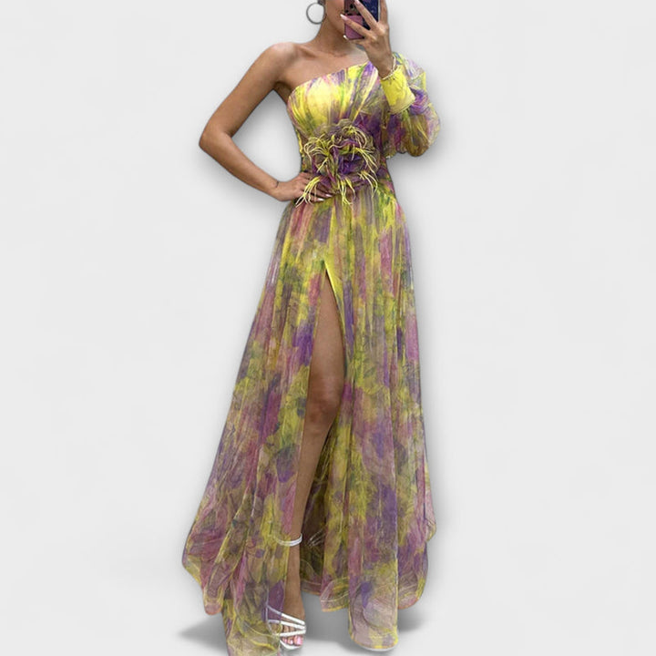 Amelia - Chic Split Dress