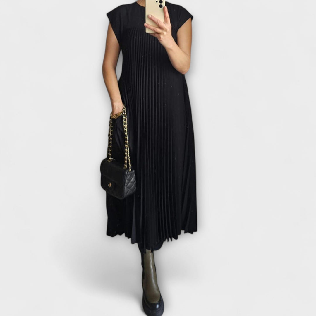 Sorrel - Chic Pleated Maxi Dress with Elegant Splicing