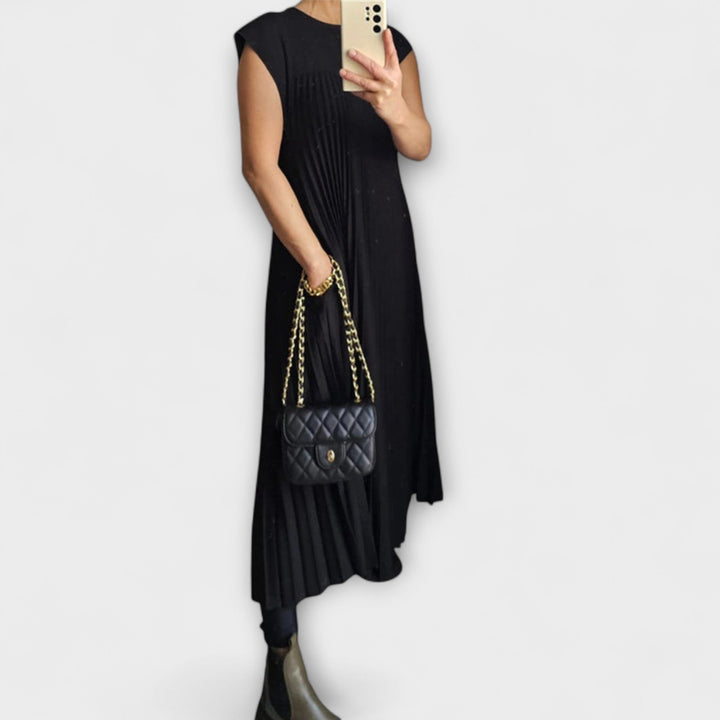Sorrel - Chic Pleated Maxi Dress with Elegant Splicing
