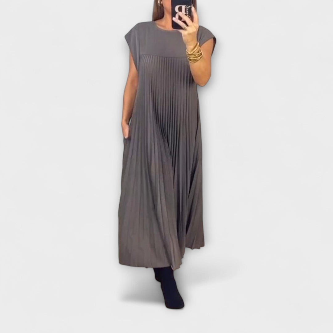 Sorrel - Chic Pleated Maxi Dress with Elegant Splicing