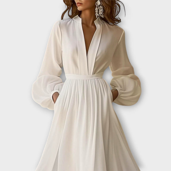 Laura - Classic White V-Neck Maxi Dress with Vintage Flair
