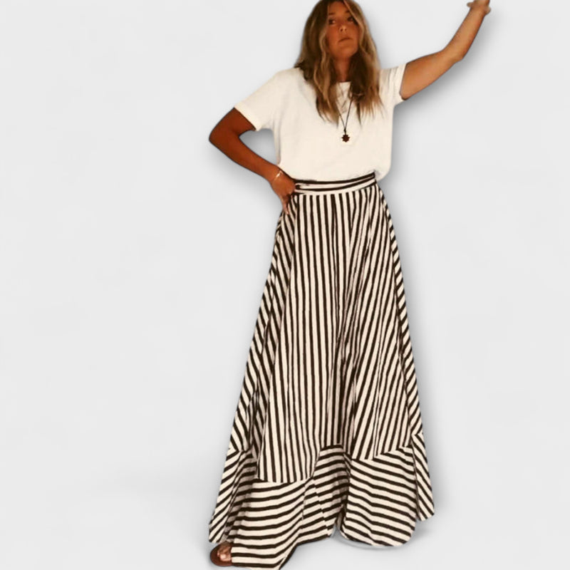 Damaris - Chic and Cozy Ruched Maxi Dress