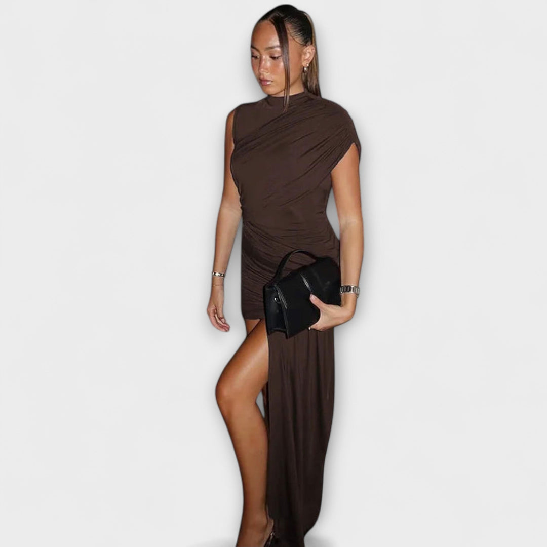 Lila - Stylish, slim-cut dress with round neckline and pleats