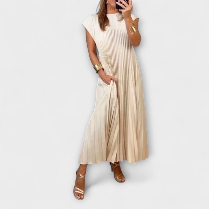 Sorrel - Chic Pleated Maxi Dress with Elegant Splicing
