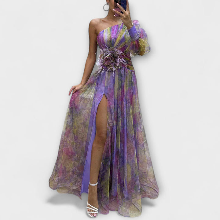 Amelia - Chic Split Dress