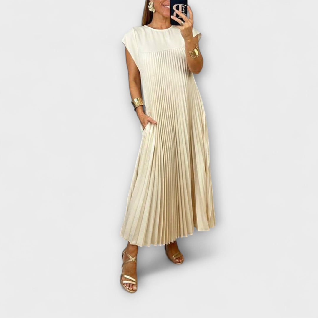 Sorrel - Chic Pleated Maxi Dress with Elegant Splicing