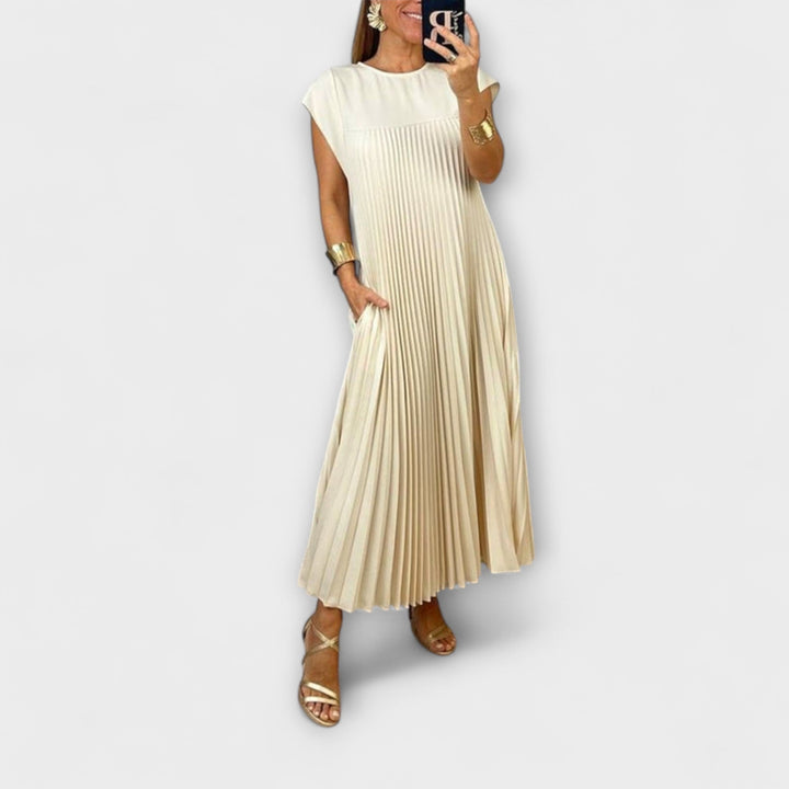 Sorrel - Chic Pleated Maxi Dress with Elegant Splicing