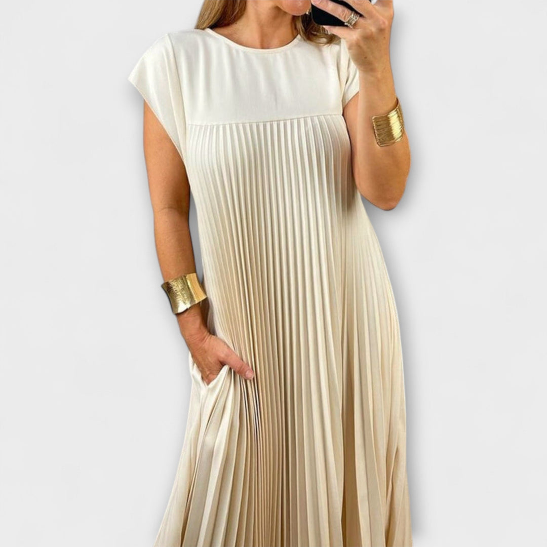 Sorrel - Chic Pleated Maxi Dress with Elegant Splicing
