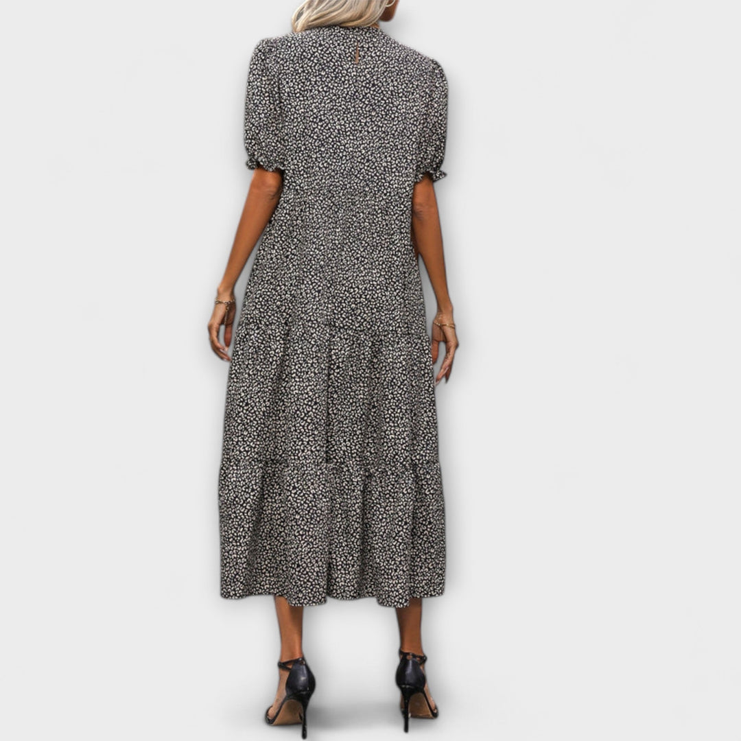 Harriet - Relaxed Round Neck Dress Featuring Ruffle Accents