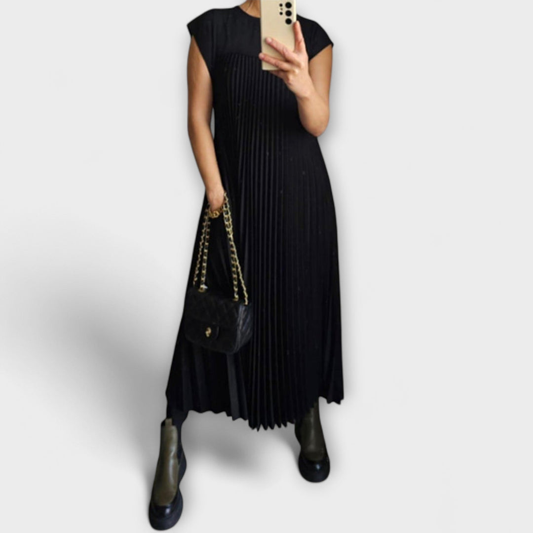 Sorrel - Chic Pleated Maxi Dress with Elegant Splicing