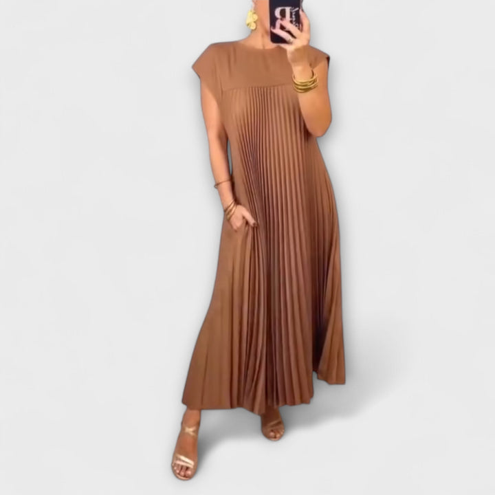 Sorrel - Chic Pleated Maxi Dress with Elegant Splicing