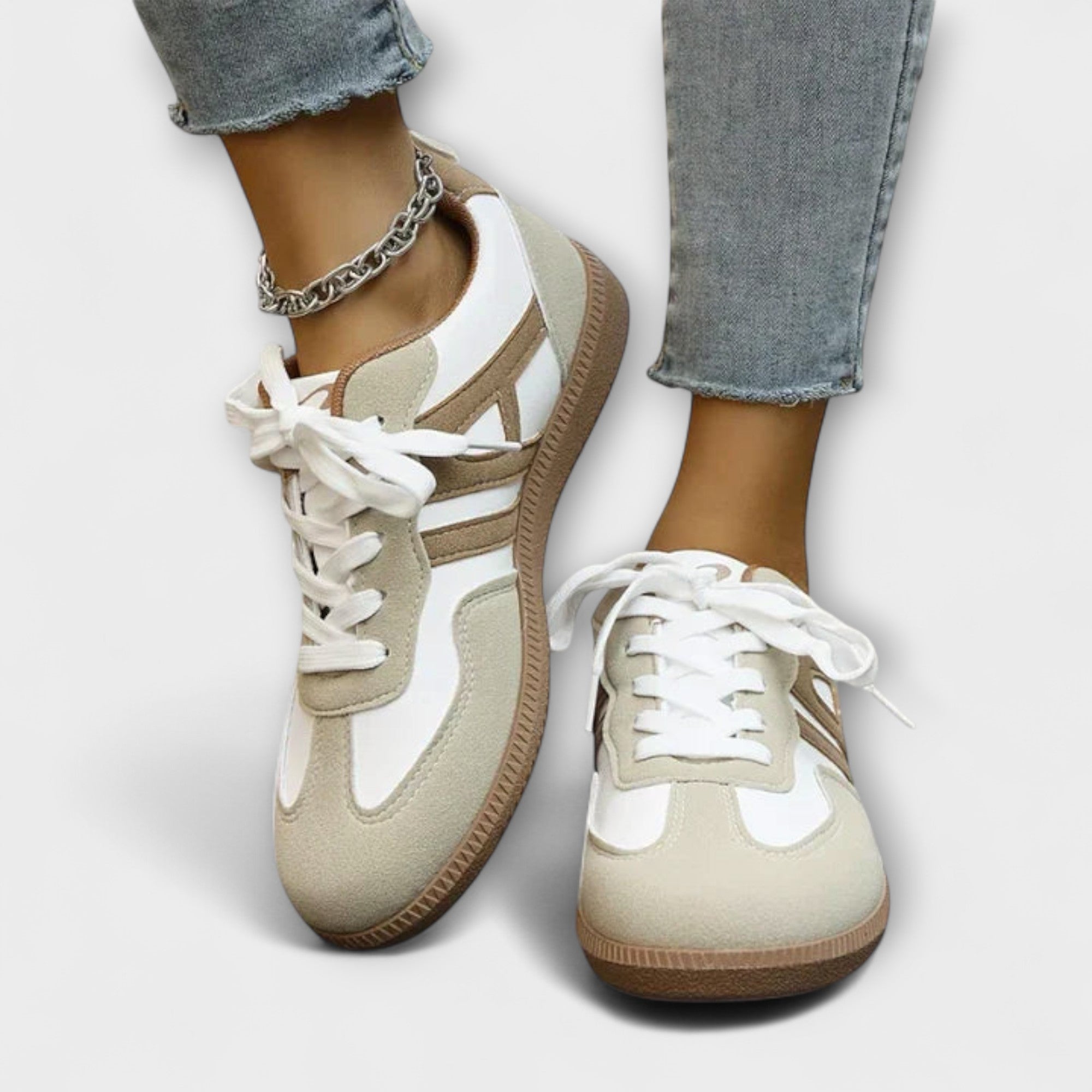 Khaki & White / 11
