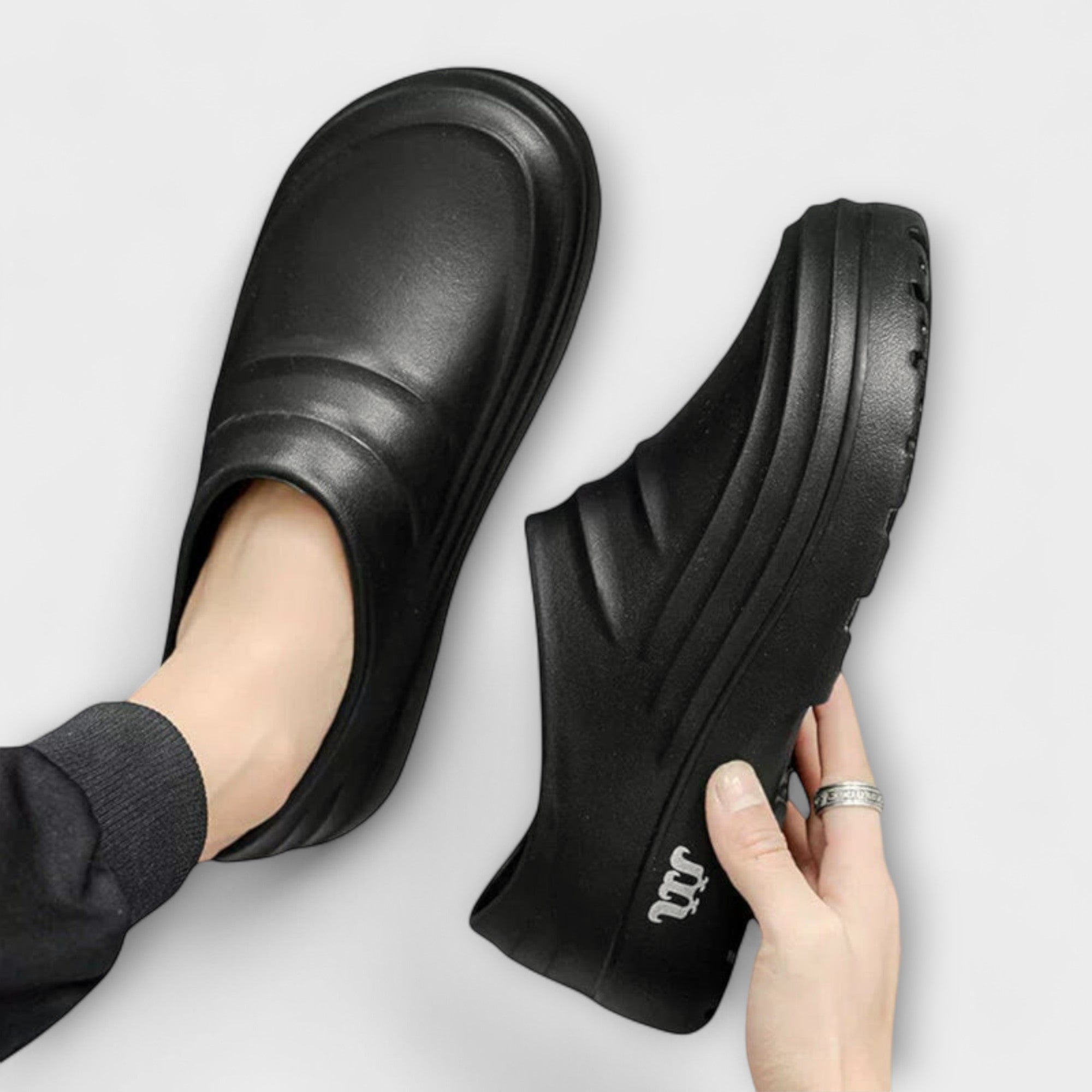 Black / 12